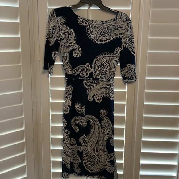 Roz&Ali navy blue and white faux wrap dress, size Medium, excellent condition - Picture 5 of 7